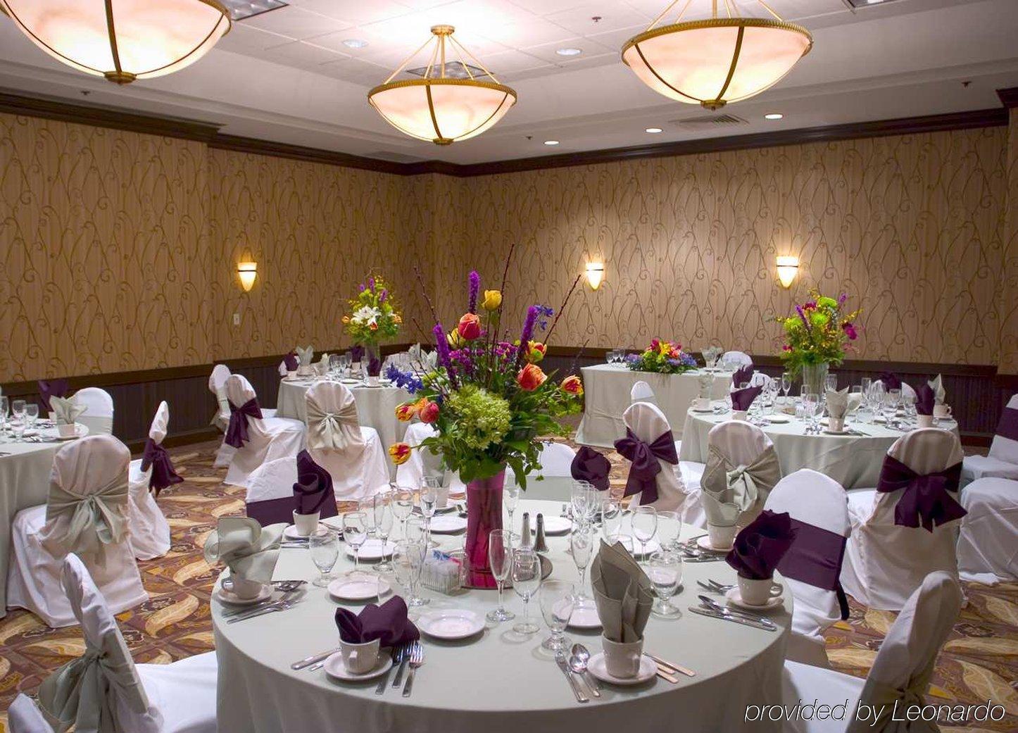 Embassy Suites By Hilton Chicago Lombard Restoran gambar